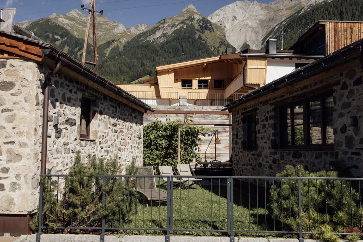 Lodge(4)