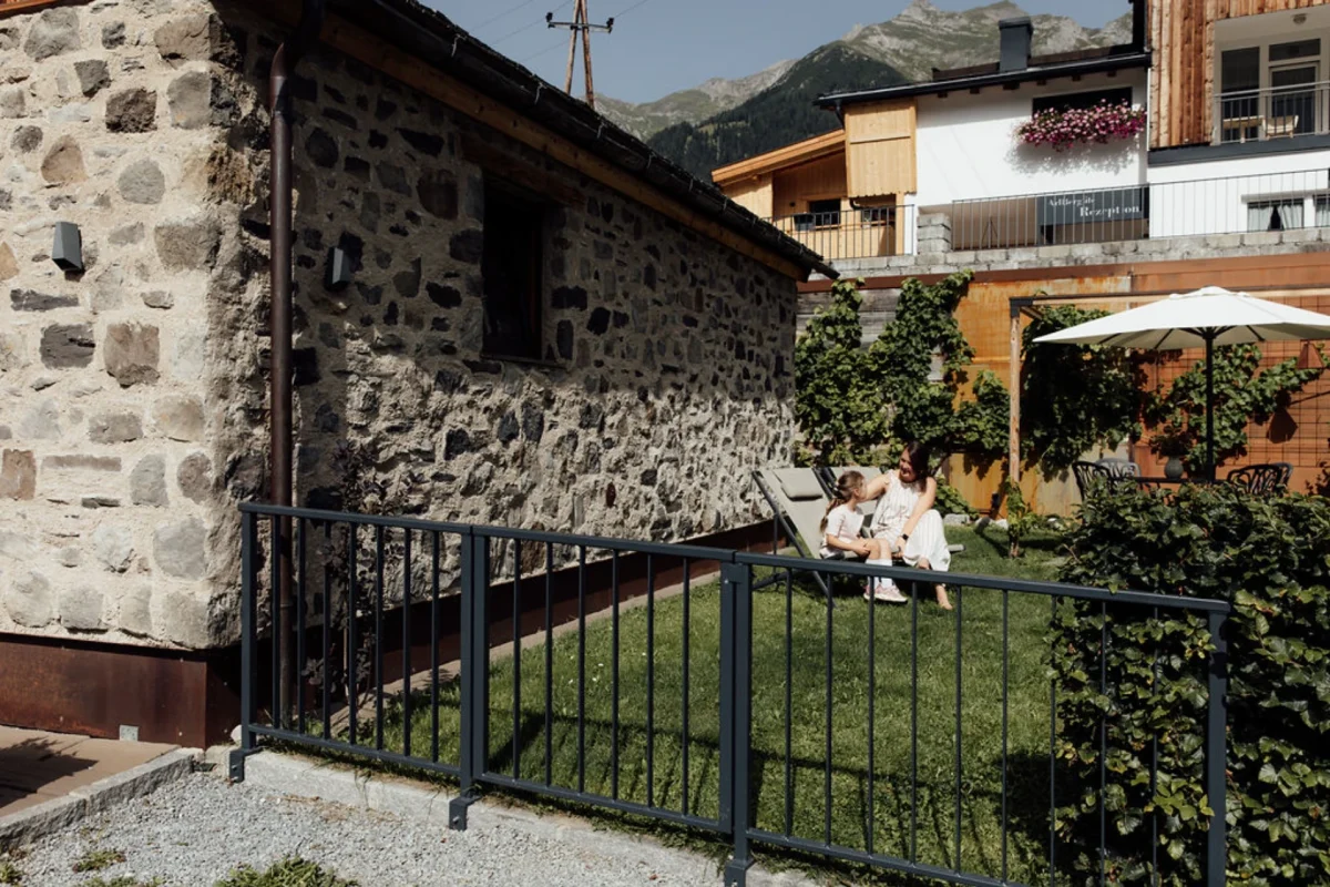 Lodge(8)