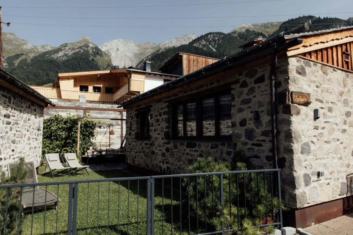 Lodge(9)